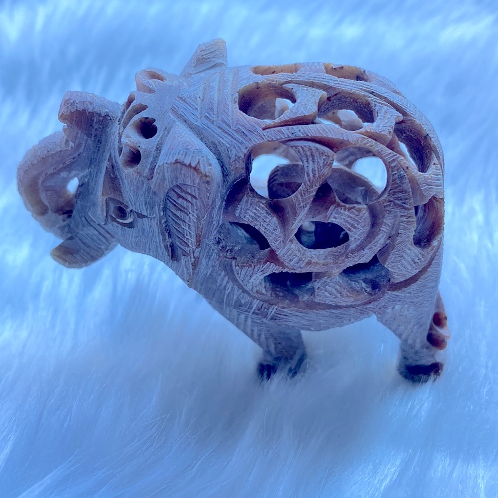 SOLD YEY !! New Elephant Mother & Baby Inside Hand Carved Soapstone Pinkish - Picture 6 of 11